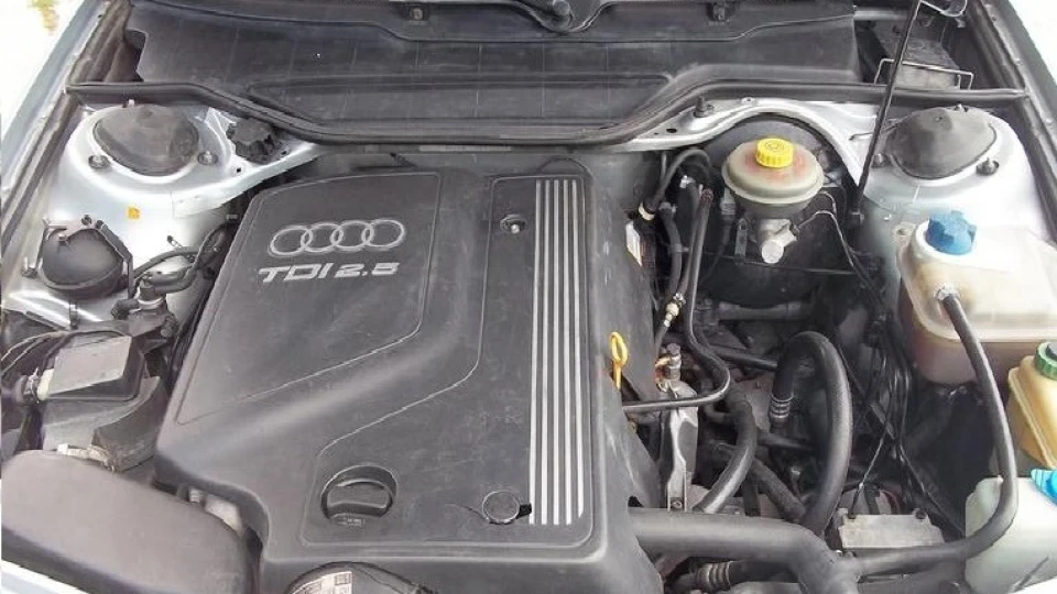Audi A6 Silver plane 4