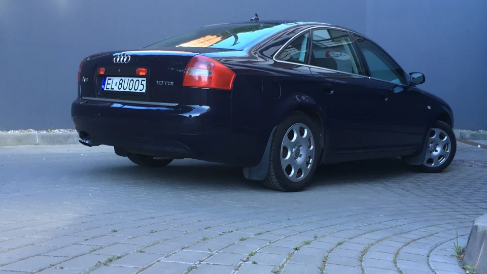 Audi A6 Синій кит