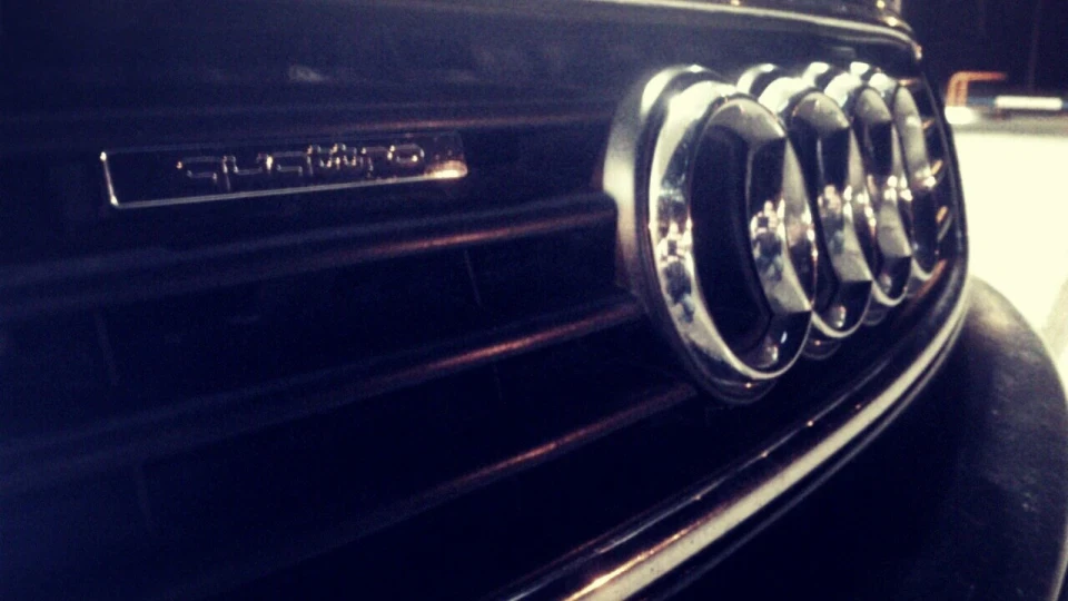 Audi A6 V6 - 2.6 quattro 2