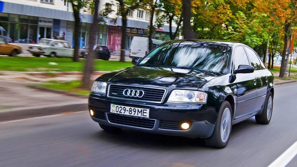 Audi A6 V6 30V quattro 2