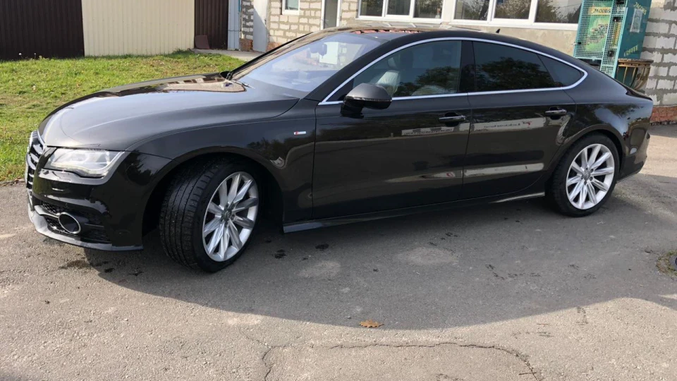 Audi A7 Sportback Чорна праска 3