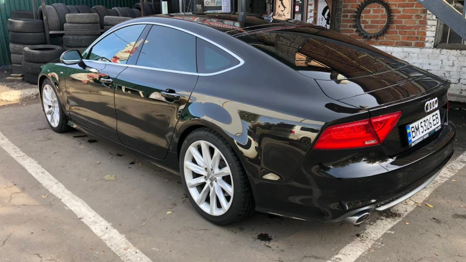 Audi A7 Sportback Чорна праска 4