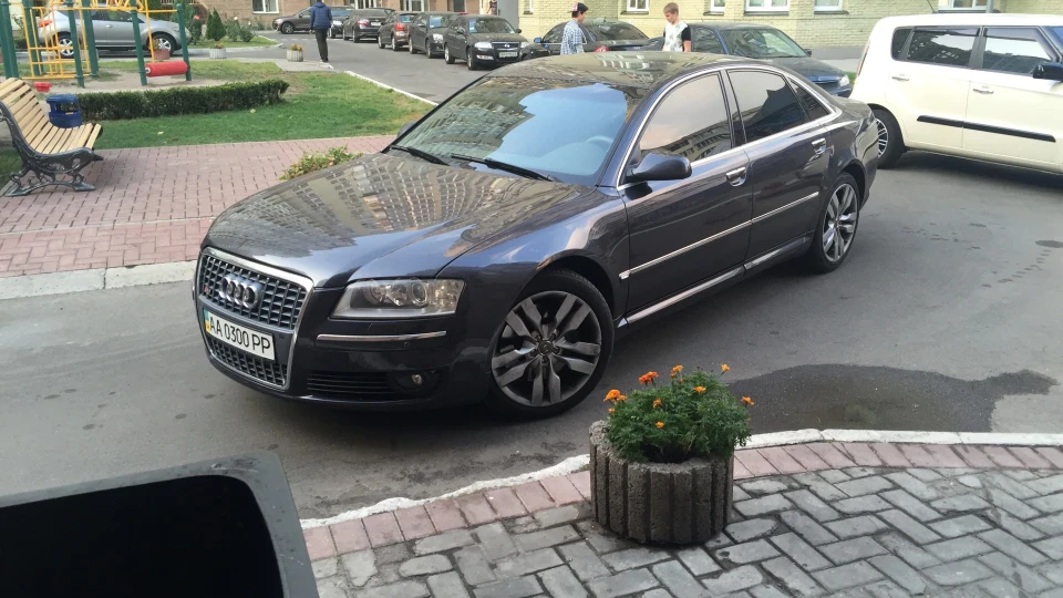 Audi A8 4