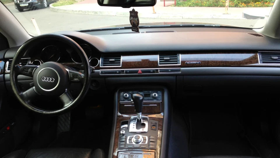 Audi A8 4
