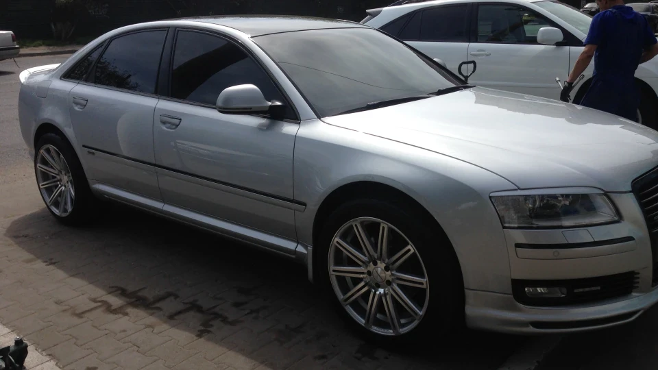 Audi A8 2