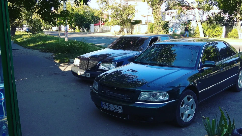 Audi A8 3.3 AKF