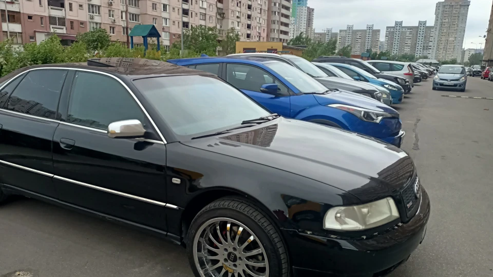 Audi A8 3.7 AT quattro МКПП 5