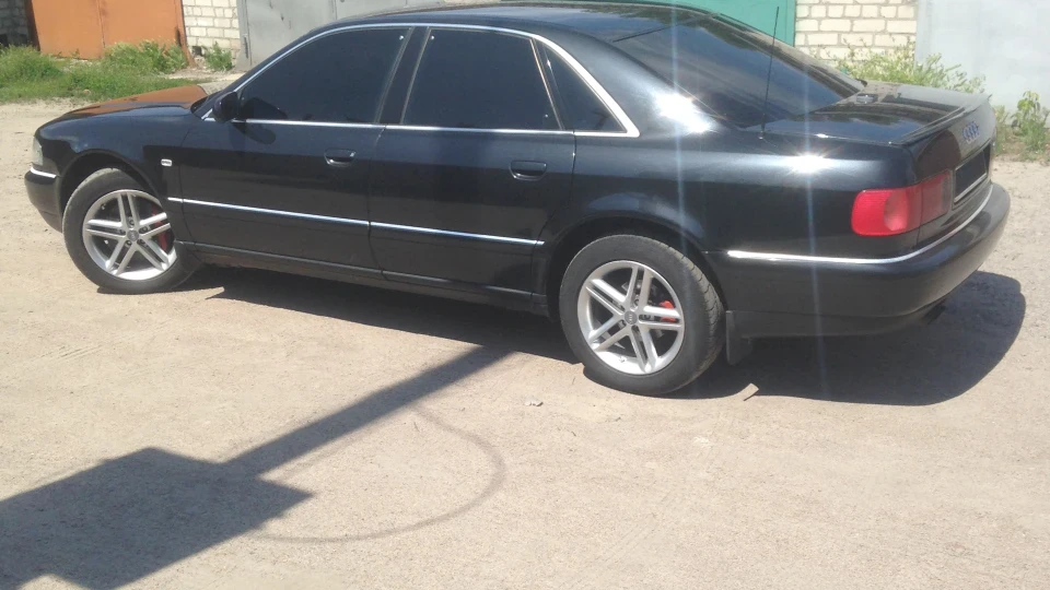 Audi A8 3,7 quattro 2