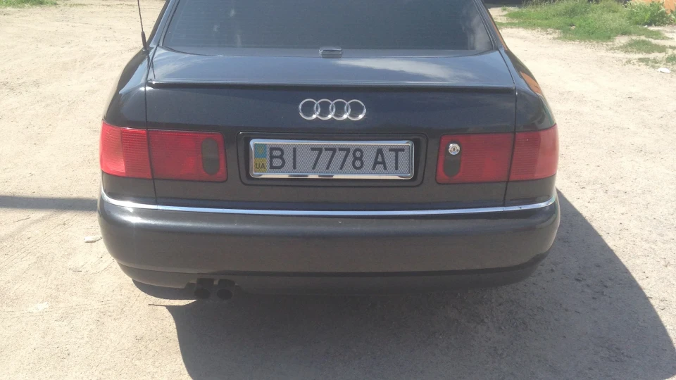 Audi A8 3,7 quattro 3