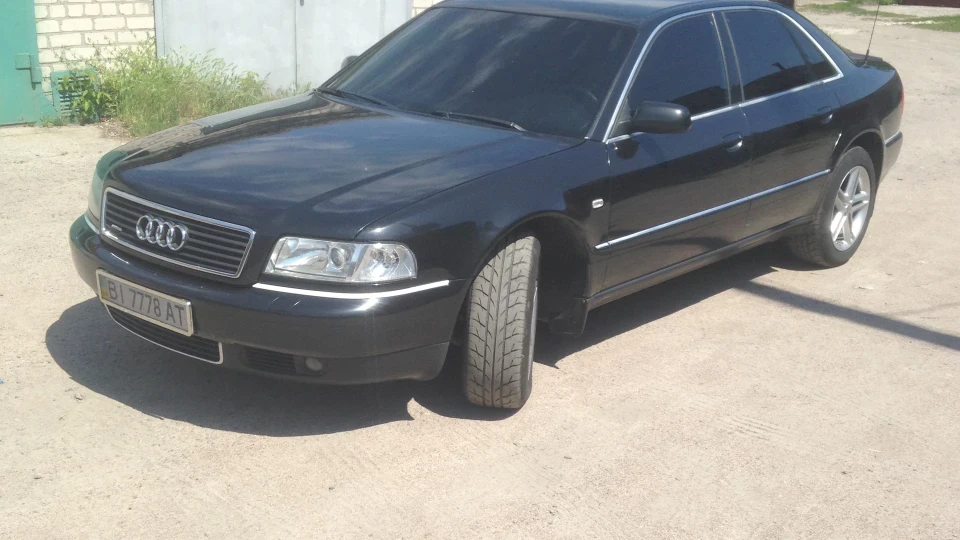 Audi A8 3,7 quattro 4