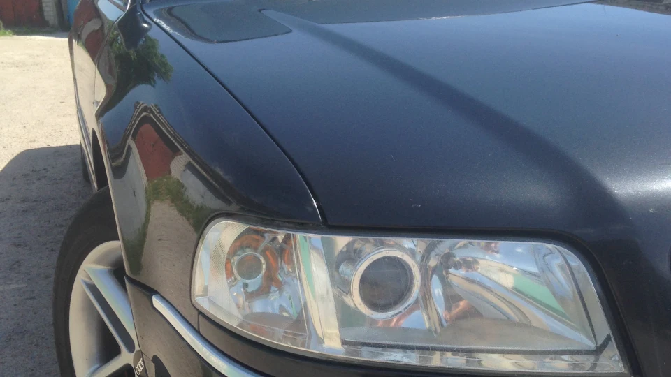 Audi A8 3,7 quattro 5