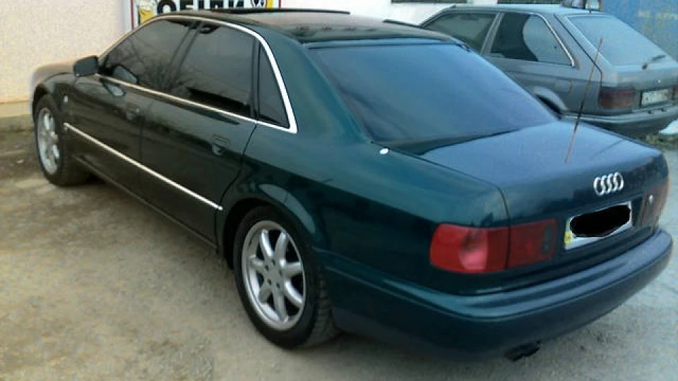 Audi A8 3.7 quattro
