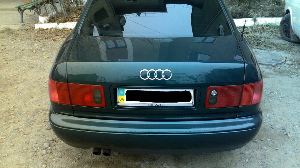 Audi A8 3.7 quattro 2