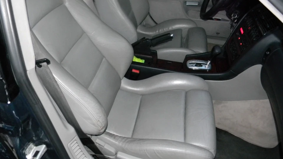 Audi A8 3.7 quattro 5