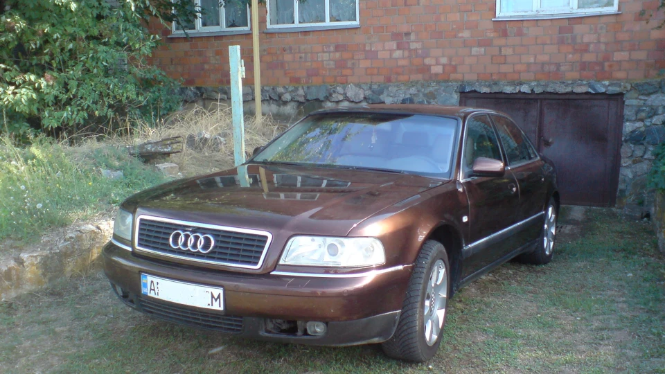 Audi A8 4.2 quattro 40v 2