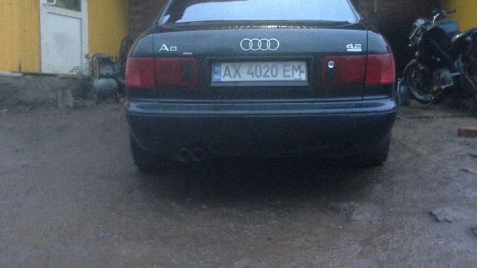 Audi A8 4.2 Quattro 2