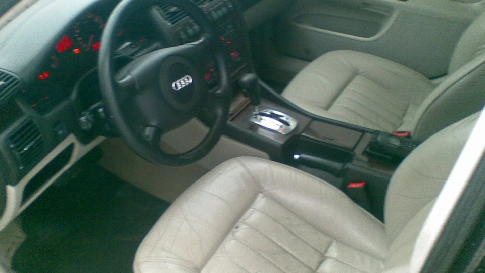 Audi A8 4.2 Quattro 2