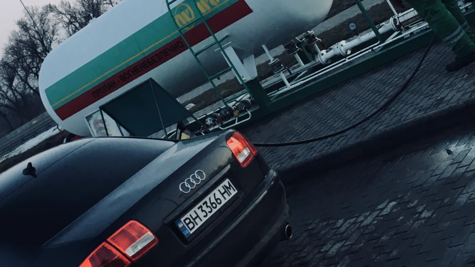 Audi A8 4.2 V8
