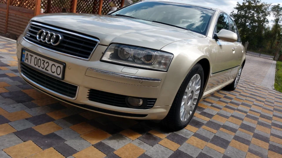 Audi A8 4.2-V8