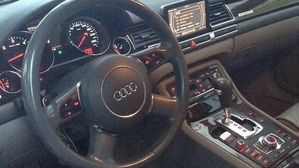 Audi A8 4х літровий кабан 3
