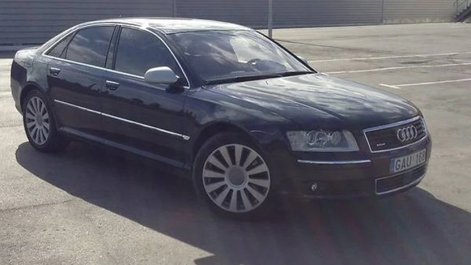 Audi A8 4х літровий кабан 4