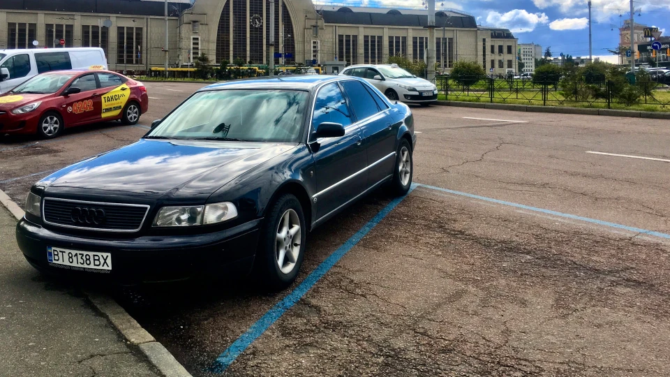 Audi A8 Чорна АвосьКА))) 2