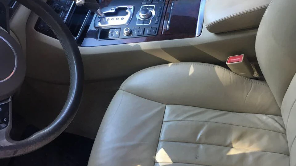 Audi A8 Чорний металік,3.0 бенз 3