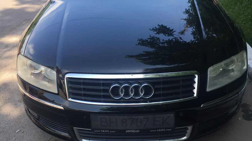 Audi A8 Чорний металік,3.0 бенз 4