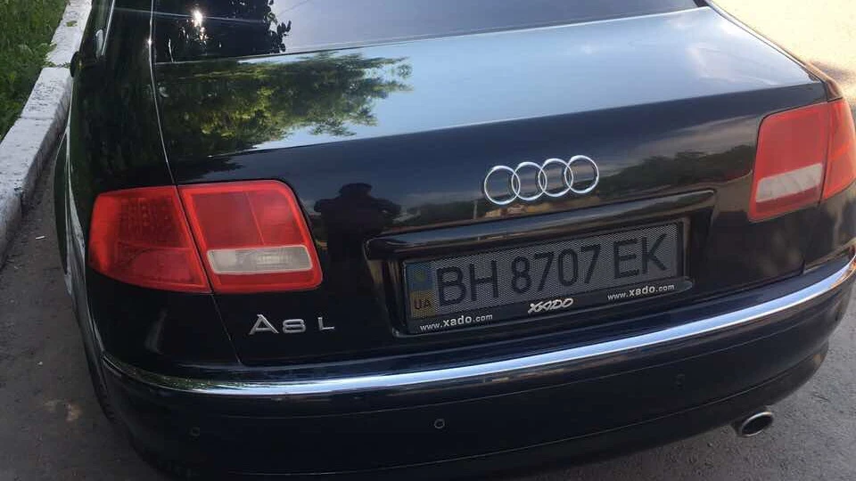 Audi A8 Чорний металік,3.0 бенз 5