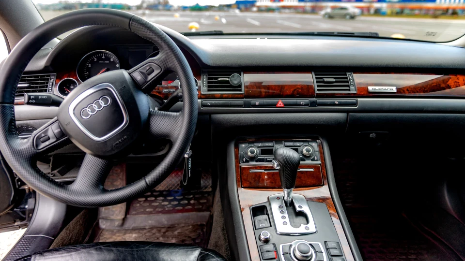 Audi A8 Executive 2