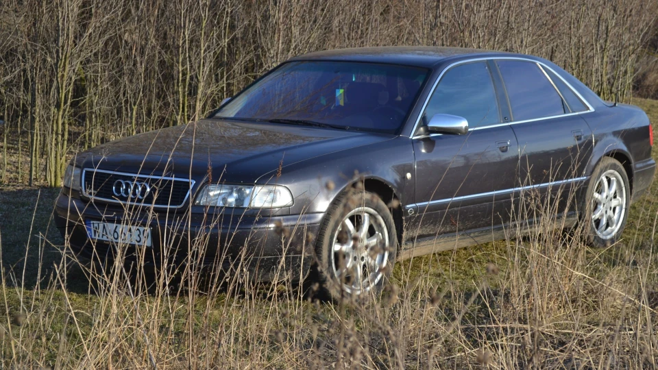 Audi A8 графітовий металік 4