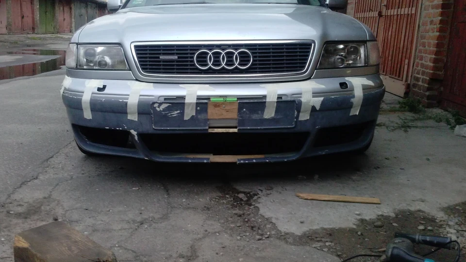 Audi A8 Космоліт