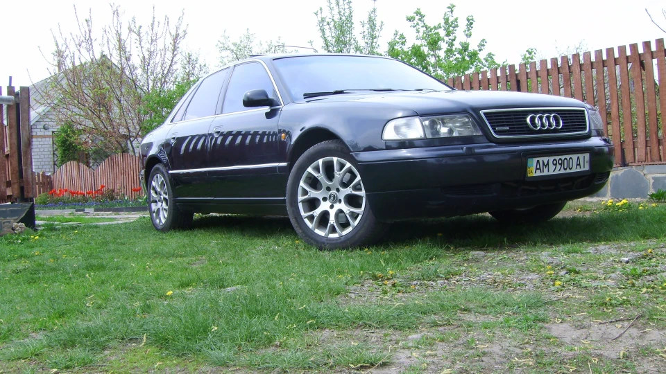 Audi A8 кватро 2