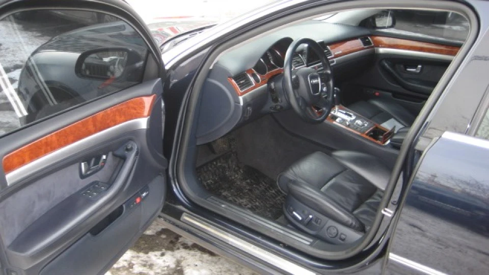 Audi A8 L W12 2