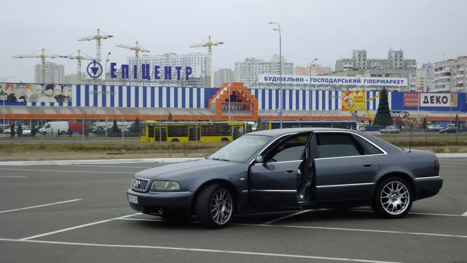 Audi A8 L 4