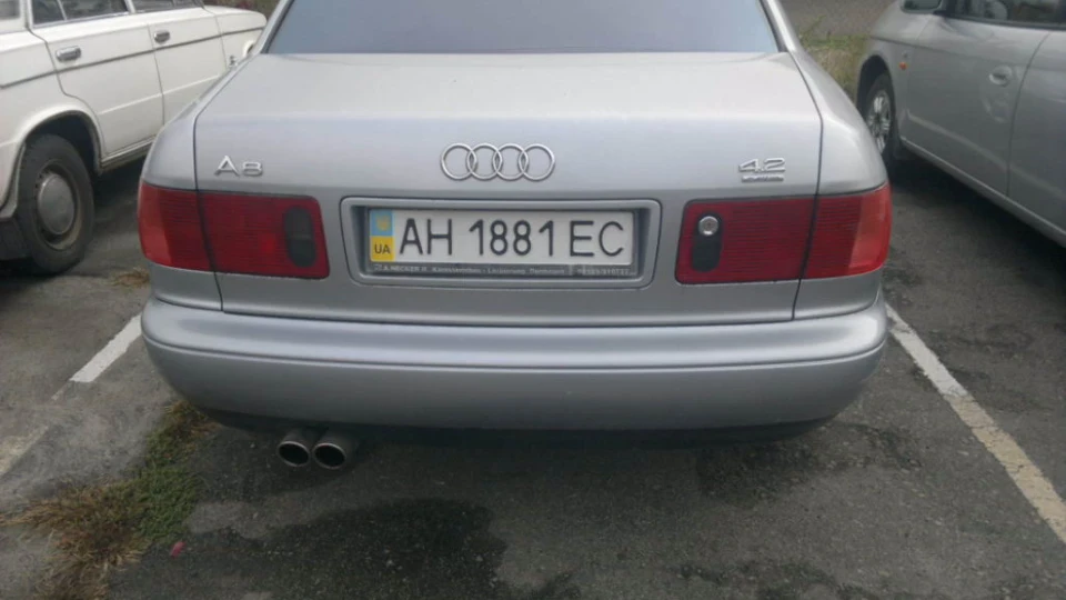Audi A8 ЛАСТІВКА