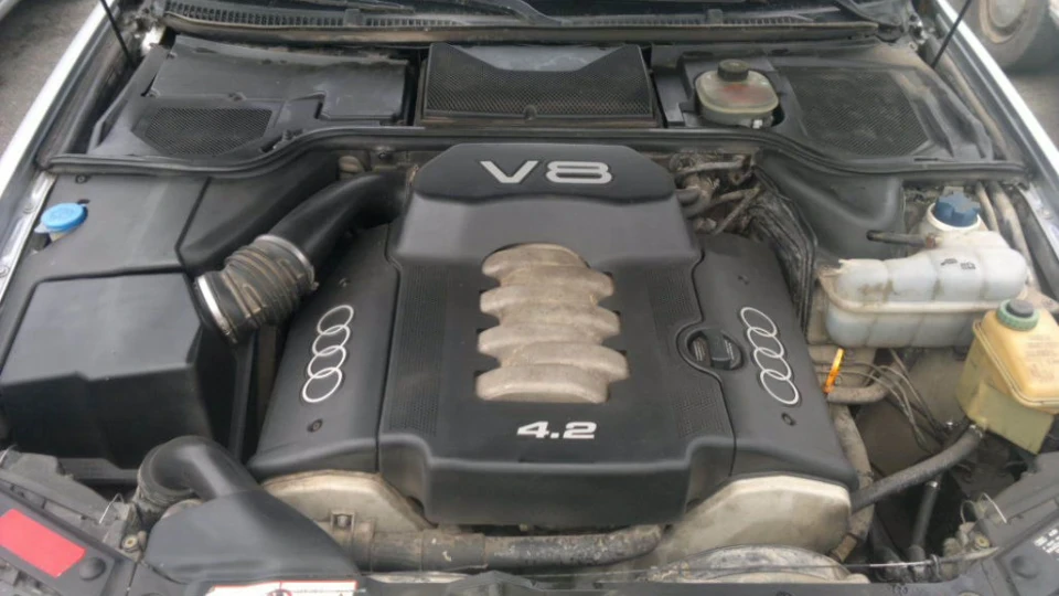 Audi A8 ЛАСТІВКА 2