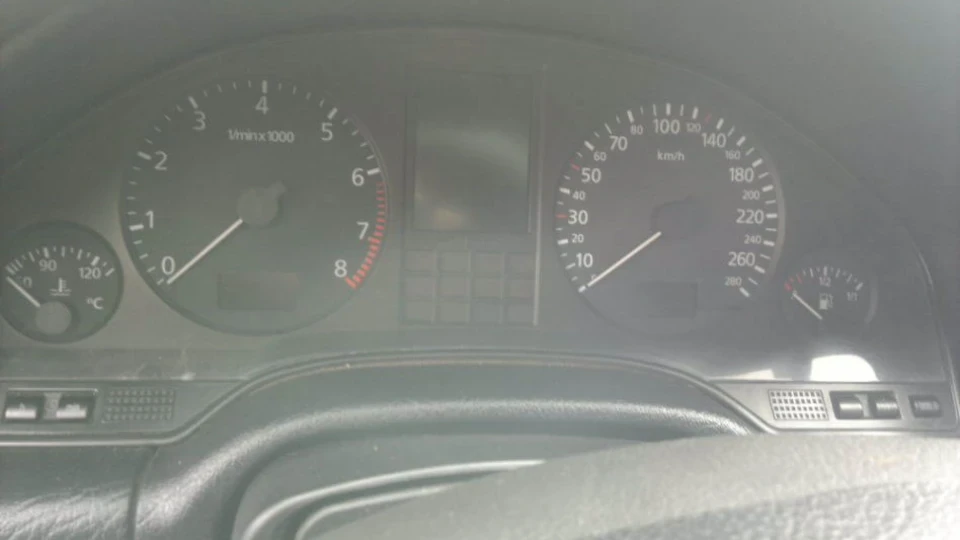Audi A8 ЛАСТІВКА 5