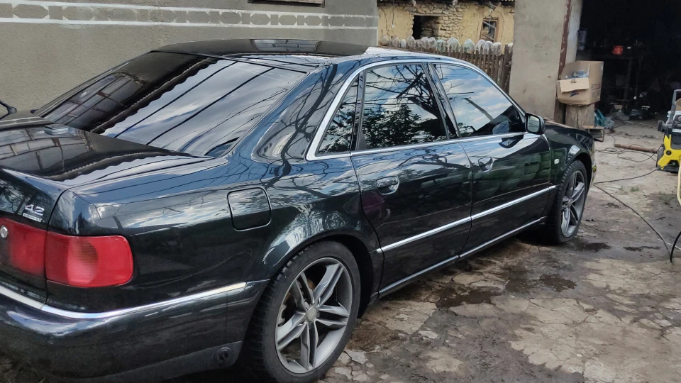 Audi A8 Мокрий асфальт