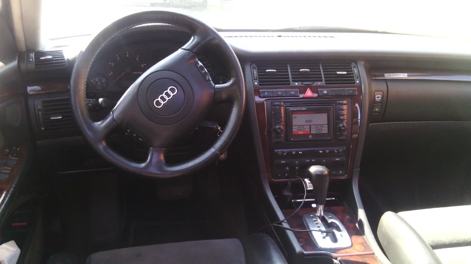 Audi A8 quattro 2