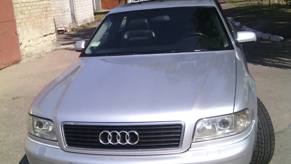 Audi A8 quattro 4