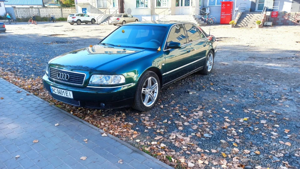 Audi A8 Зелена d2 4