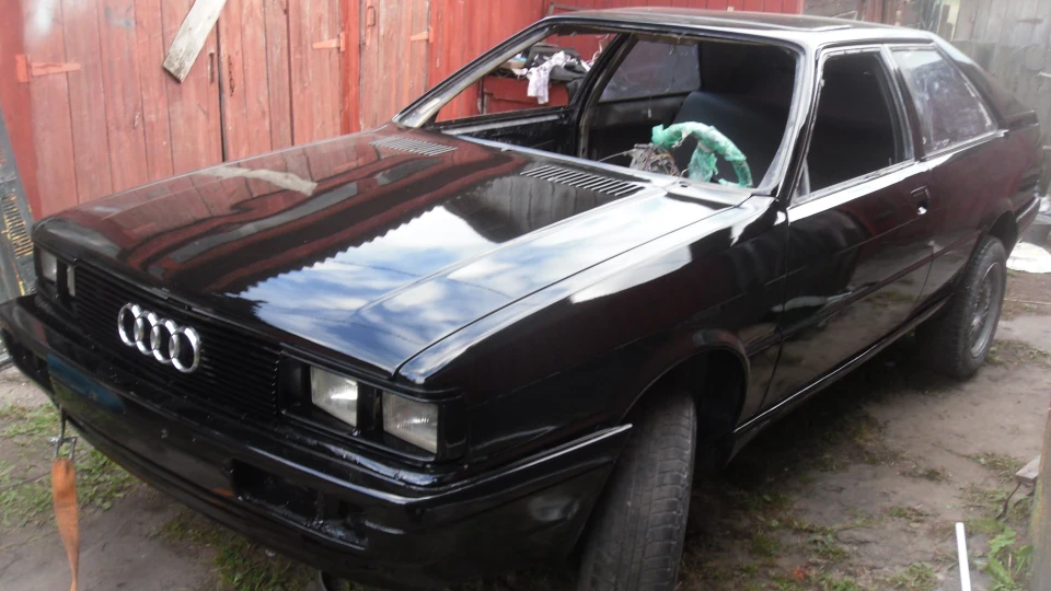 Audi Coupe брюнеточка 3