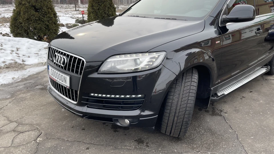 Audi Q7 4