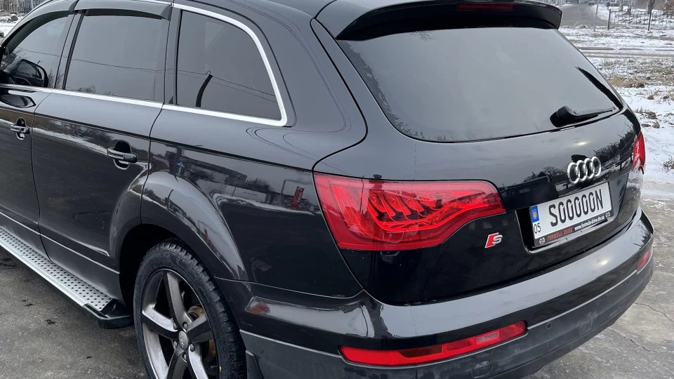 Audi Q7 5