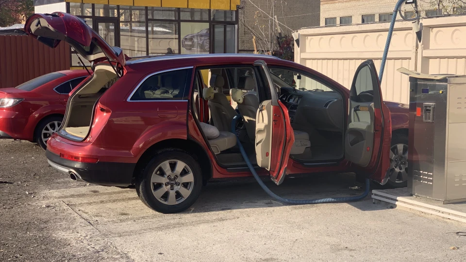 Audi Q7 4.2 TDI Red 4