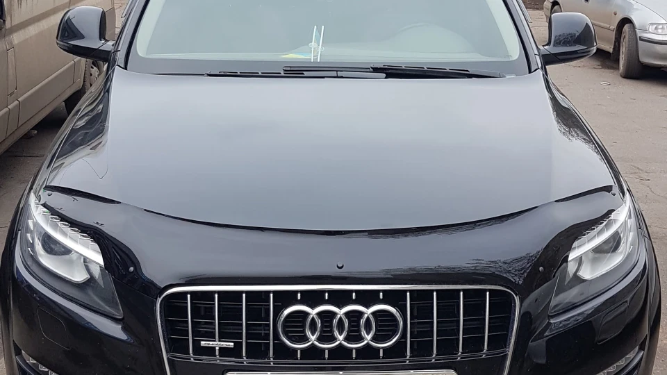 Audi Q7 Чорний носоріг