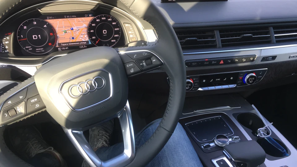 Audi Q7 Gray Q7 4