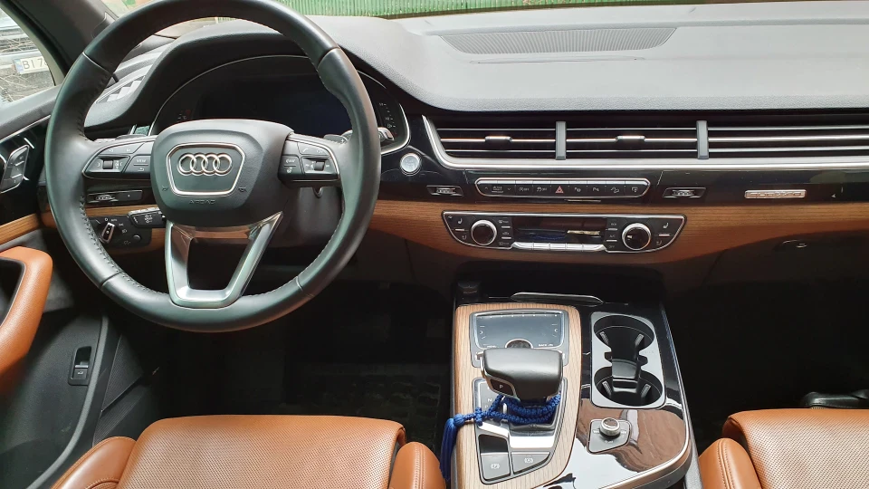 Audi Q7 Каррара 3