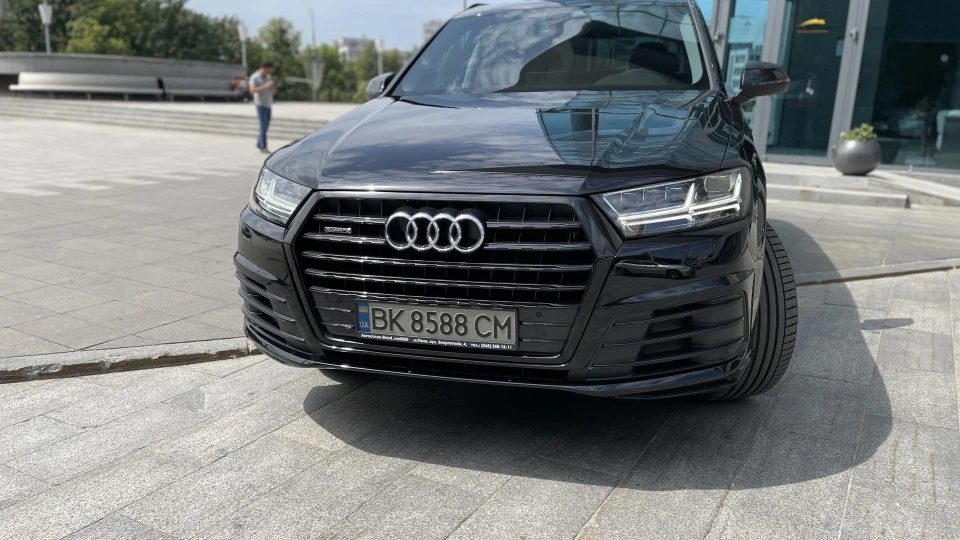 Audi Q7 круїзний лайнер 3